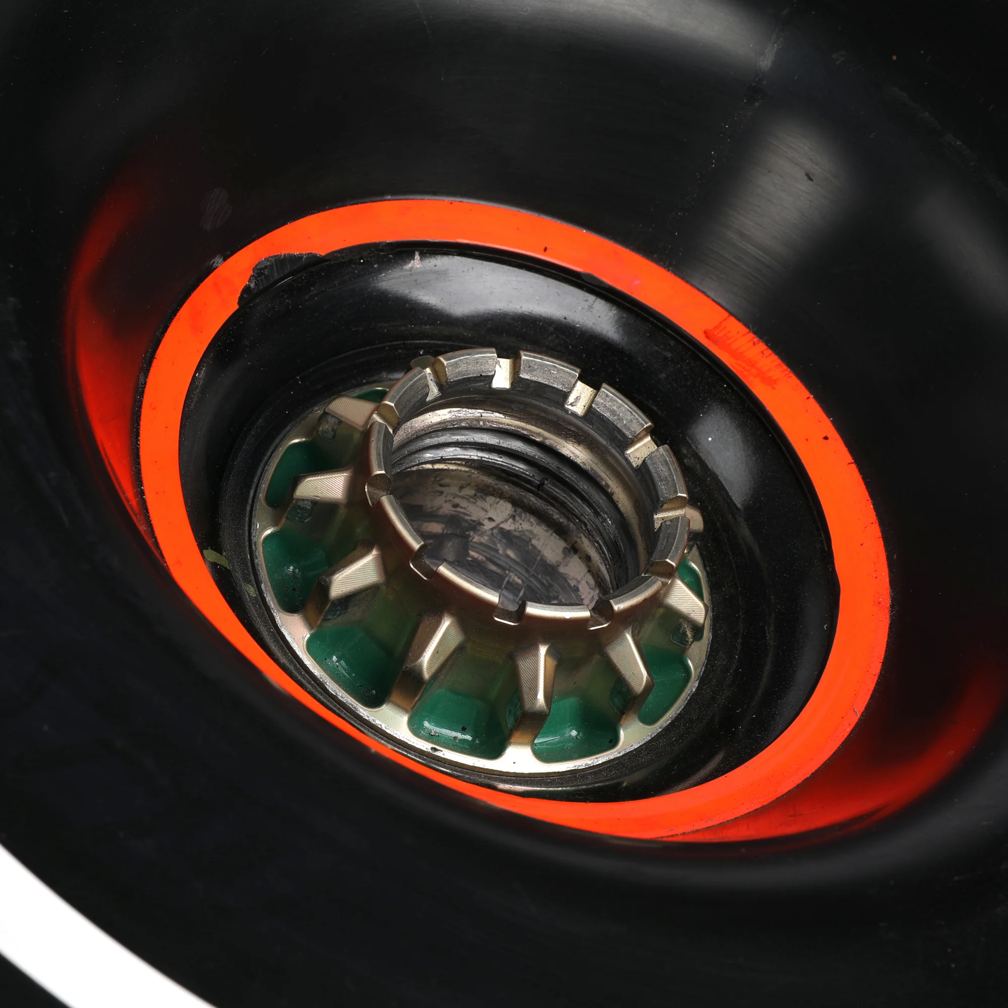 The Silverstone Auction LOT 032 - Alex Albon 2024 Williams F1 Team Front Wheel Rim Table - Azerbaijan GP - Image 8