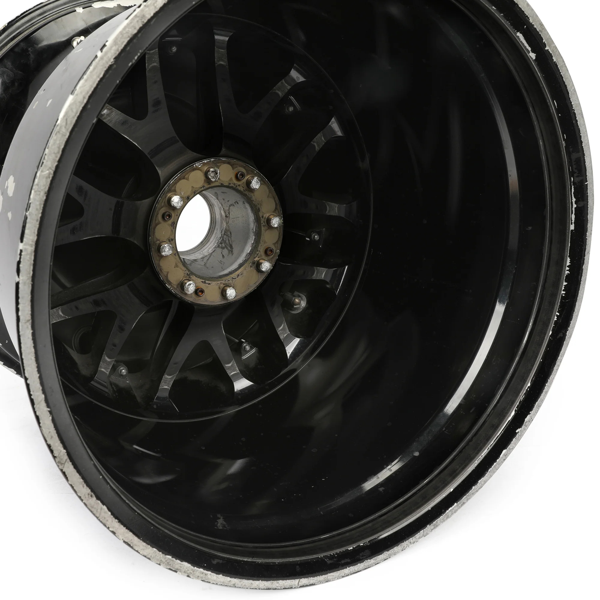 The Silverstone Auction LOT 035 - Franco Colapinto 2024 Williams Formula 1 Team Rear Wheel Rim Table - Las Vegas GP - Image 2