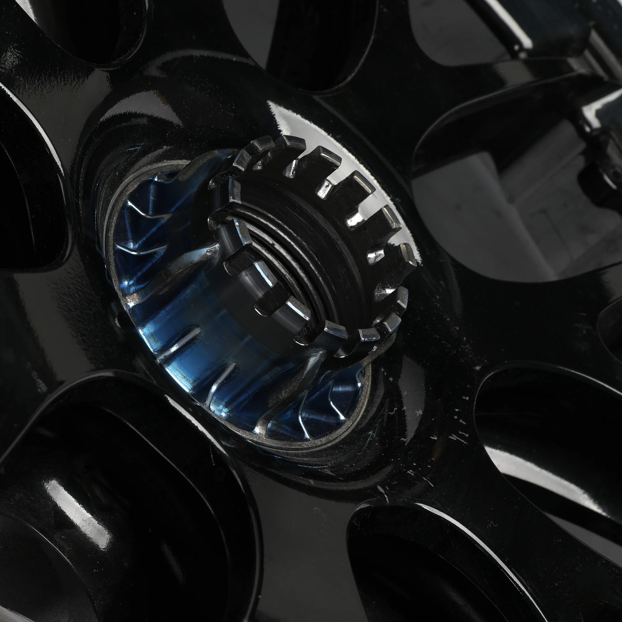 Lando Norris 2023 Race Used McLaren F1 Team Front Wheel Rim Table - Qatar GP - Image 8