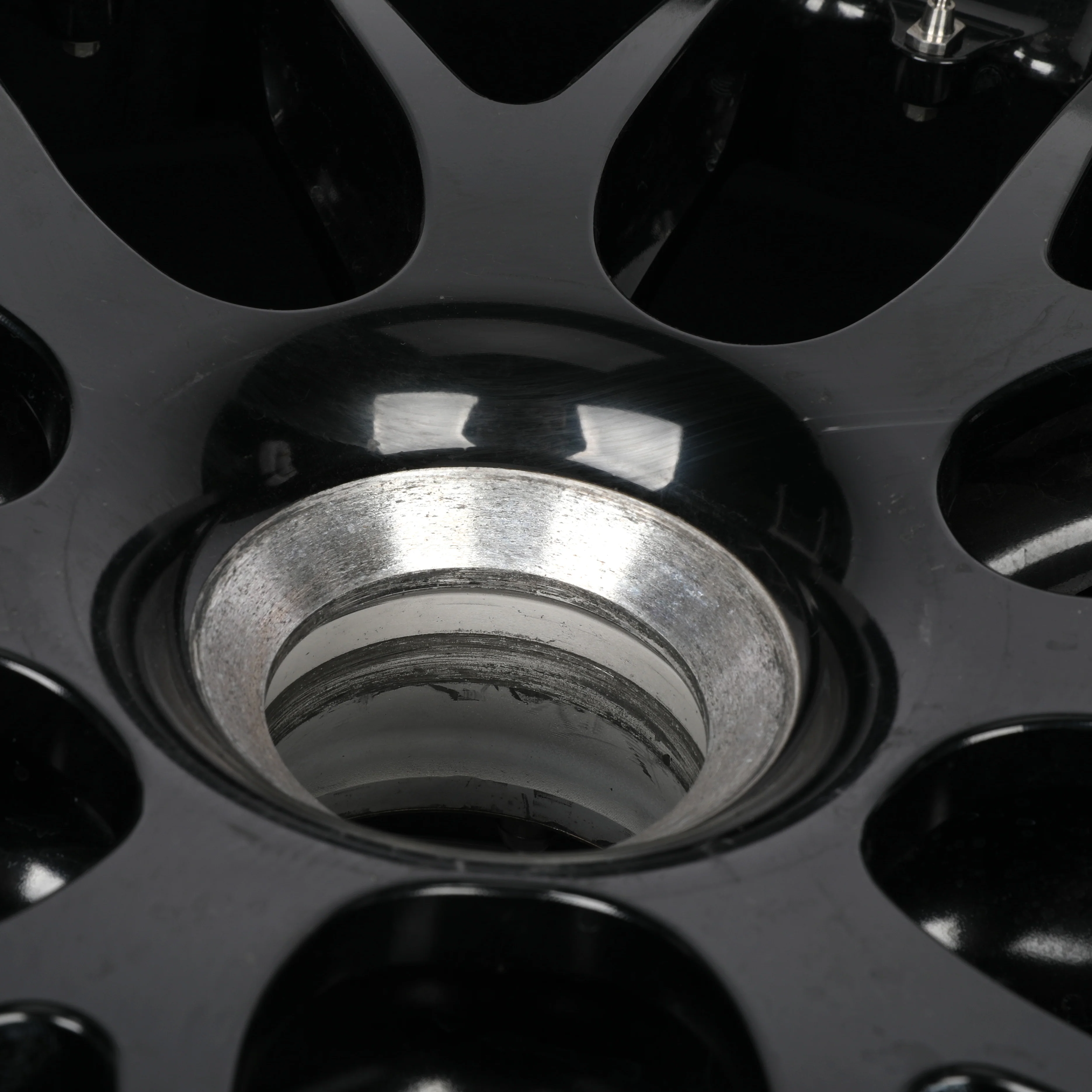 Lando Norris 2024 McLaren Front Wheel Rim Table - Miami GP - Image 9
