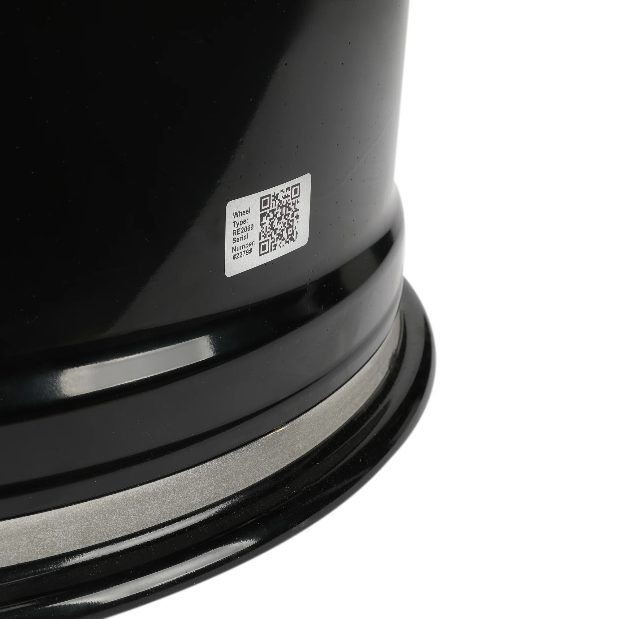 The Silverstone Auction LOT 019 - Oscar Piastri 2024 Race Used McLaren F1 Team Rear Wheel Rim Table - British Grand Prix - Image 6