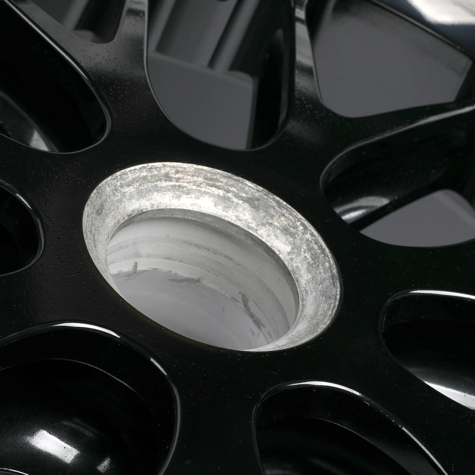 The Silverstone Auction LOT 019 - Oscar Piastri 2024 Race Used McLaren F1 Team Rear Wheel Rim Table - British Grand Prix - Image 8