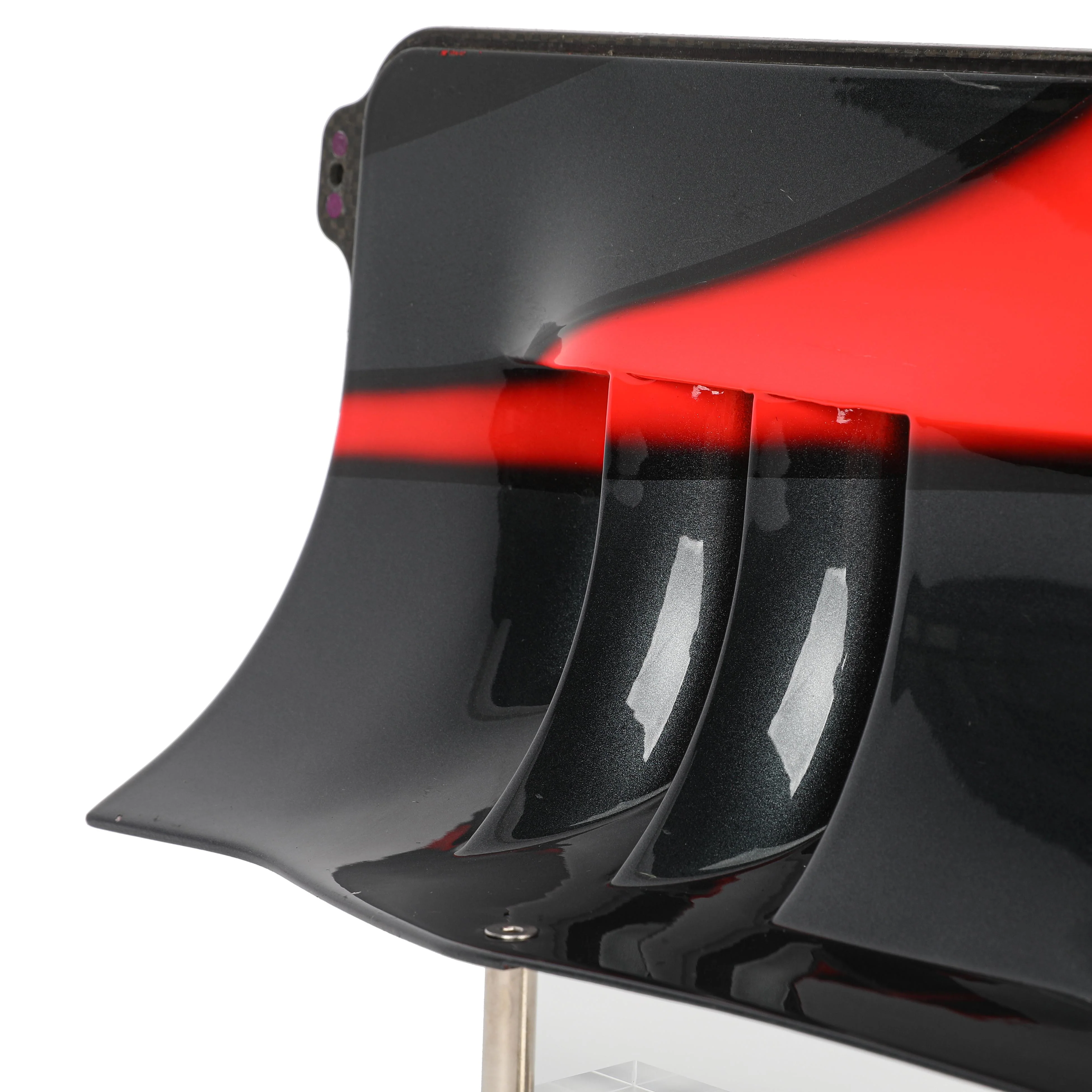 The Silverstone Auction LOT 031 - McLaren 2015 MP4-30 Mounted LH Shoulder Louvre on Display Stand - Image 6